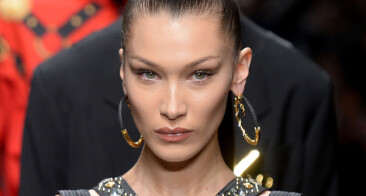 MANDATORY CREDIT: PHOTO BY DAVIDE MAESTRI/WWD/REX/SHUTTERSTOCK (10053264T)
BELLA HADID ON THE CATWALK
VERSACE SHOW, RUNWAY, FALL WINTER 2019, MILAN FASHION WEEK MEN'S, ITALY - 12 JAN 2019